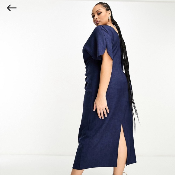 🆕 ASOS DESIGN Curve linen-look flutter sleeve midi dress with ruching in navy - Picture 2 of 4